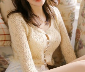 怀孕初期来鲜红血正常吗（怀孕早期来血）